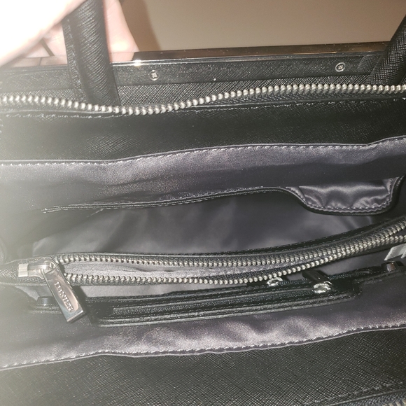 Authentic DANIER LEATHER bag. Black. - Picture 4 of 8